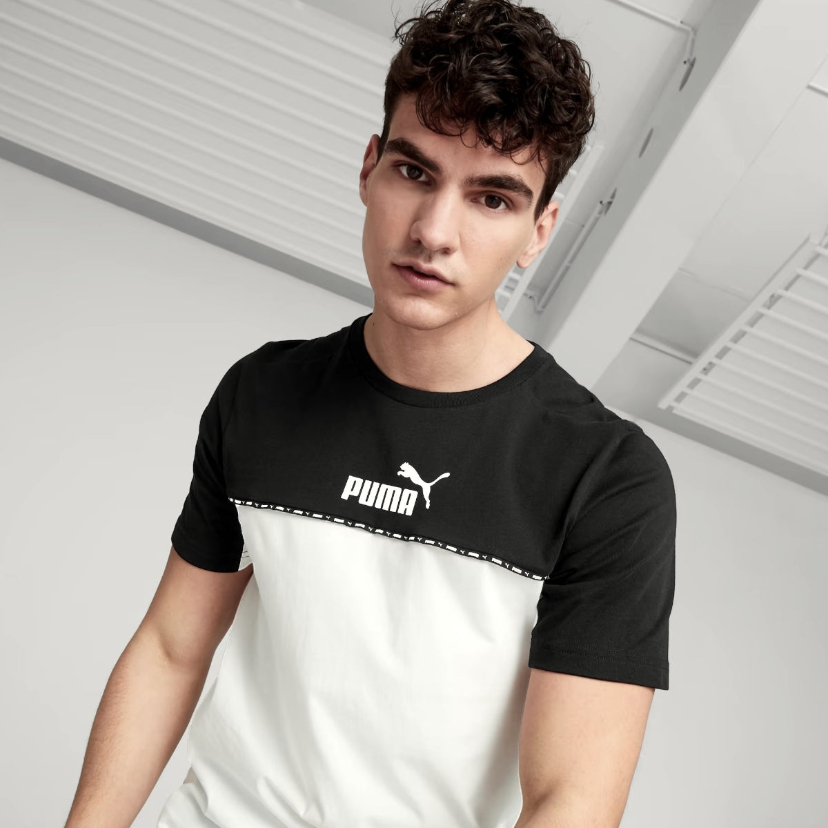 Playera Puma ESS Block X Tape Caballero 673341 01